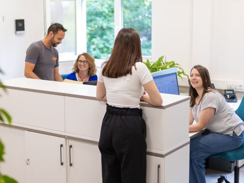 Ueber-uns7